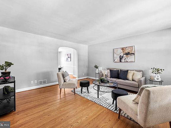 5th image of 7049 Heathfield Rd