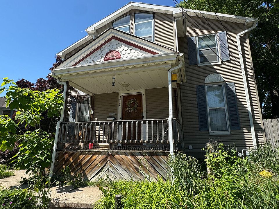 1st image of 713 Lyon St