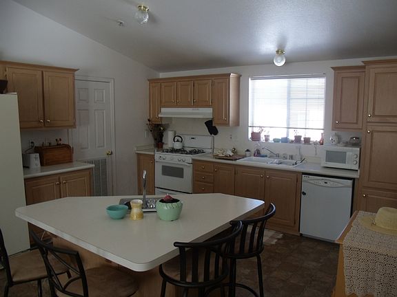 5th image of 920 Fir Ln