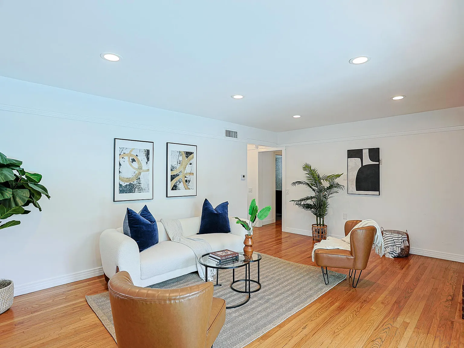 3 bed, 1563 sqft, $4,150 — Photo 4