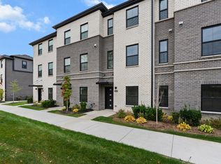 2845 Summers Pl, Troy, MI 48084