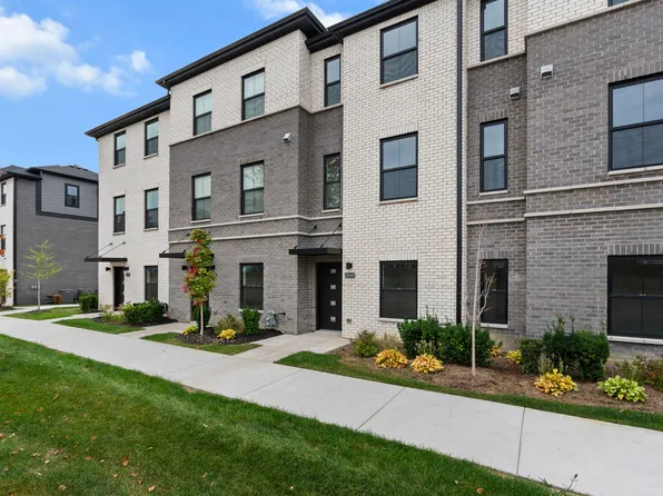 2845 Summers Pl, Troy, MI 48084