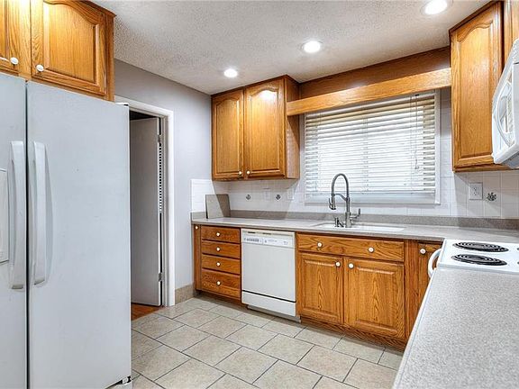5th image of 8405 Kentucky Ave