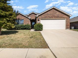 901 Mazatlan Ct, Arlington, TX 76002