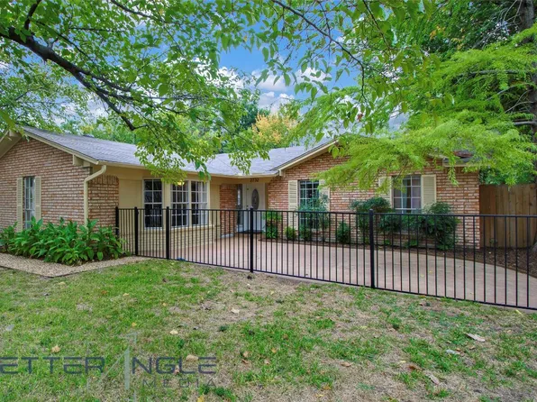 2732 Foxcroft Cir, Denton, TX 76209