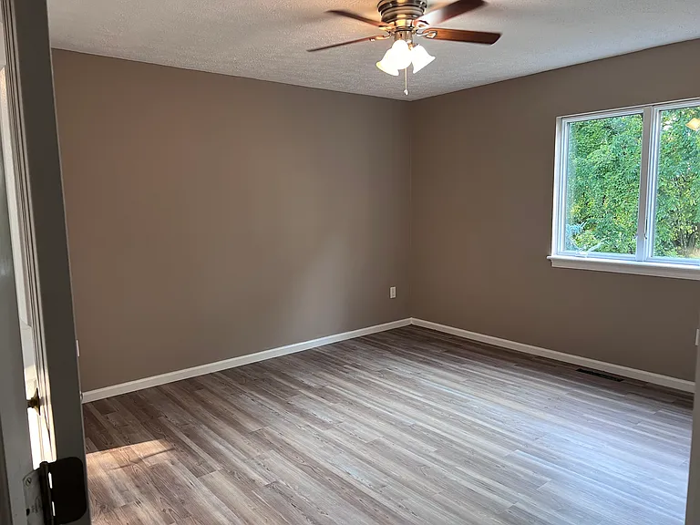 1800 Stone Manor Cir — Photo 4