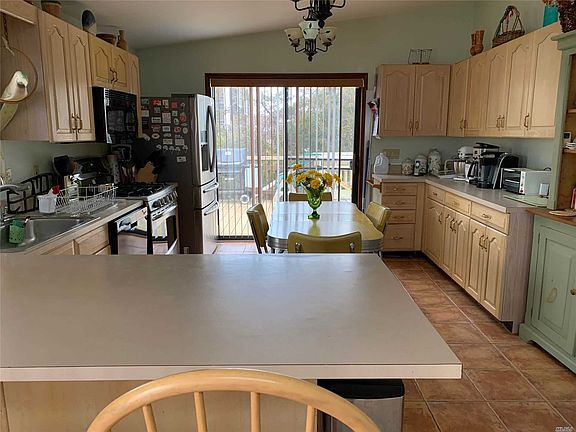 3rd image of 1330 N Sea Dr