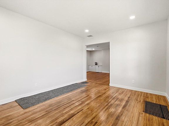 5th image of 105 D St