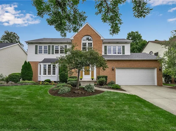 132 Britannia Dr, East Amherst, NY 14051