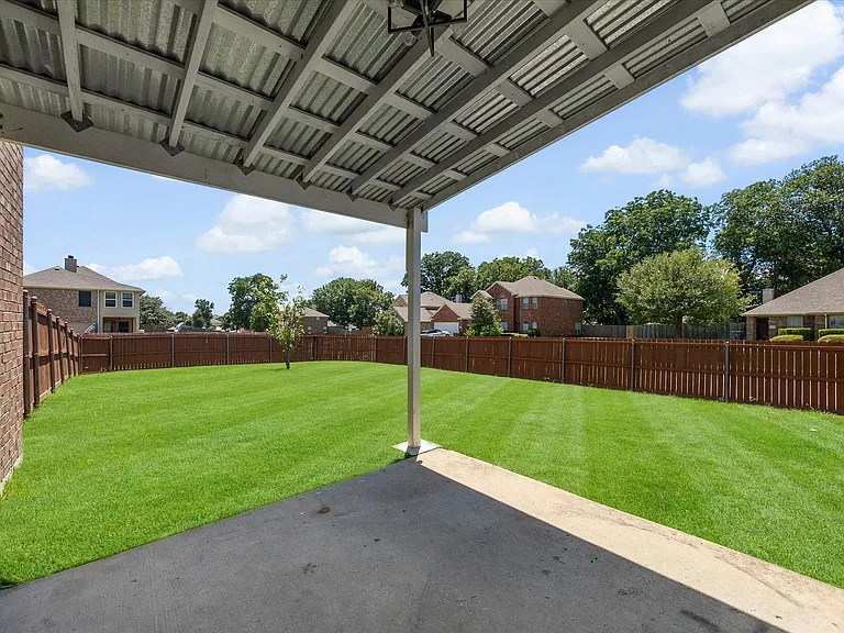 1100 Camelot Dr — Photo 28