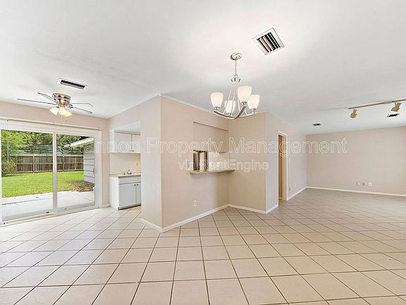 5th image of 5522 Ariel St