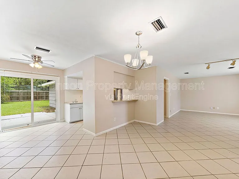 5522 Ariel St — Photo 7