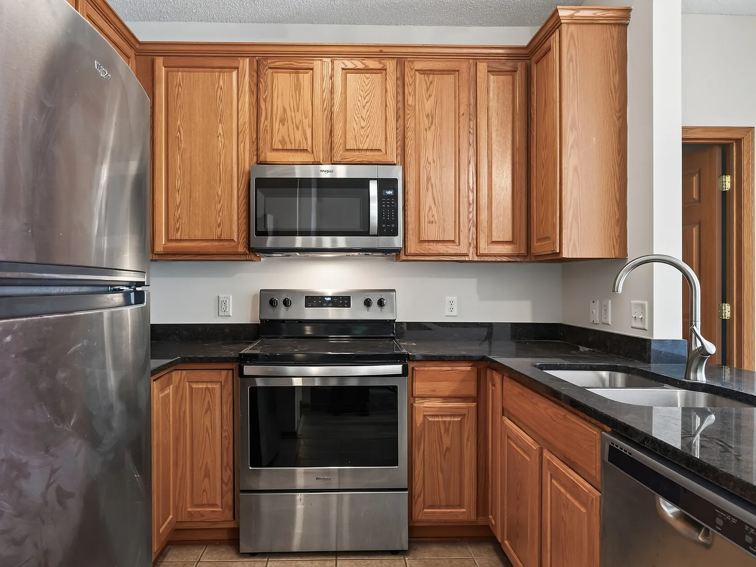 3 bed, 1600 sqft, $2,450 — Photo 4