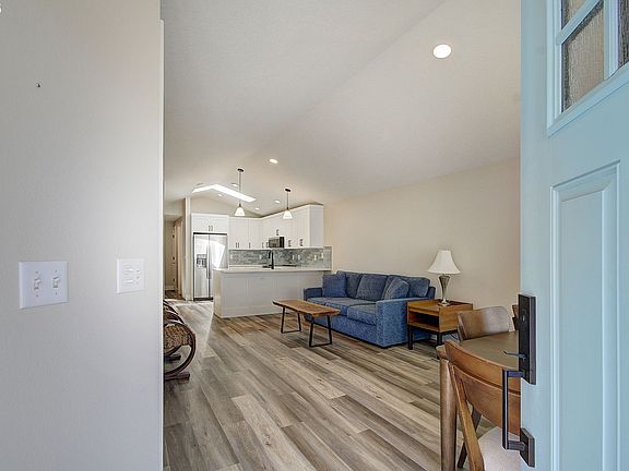 3rd image of 11708 NE 31st St