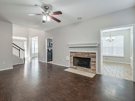 2nd image of 3939 Holly Hill Dr