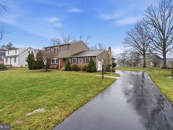 3rd image of 416 Oak Park Rd