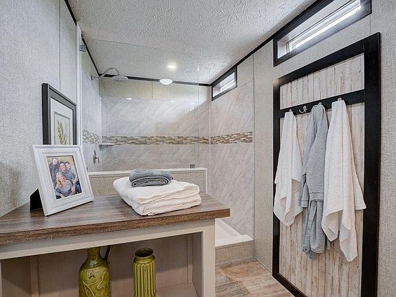 4th image of 2501 Lowry Ave NE #8CBJRL