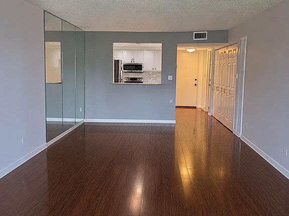 5th image of 9233 SW 8th St APT 218