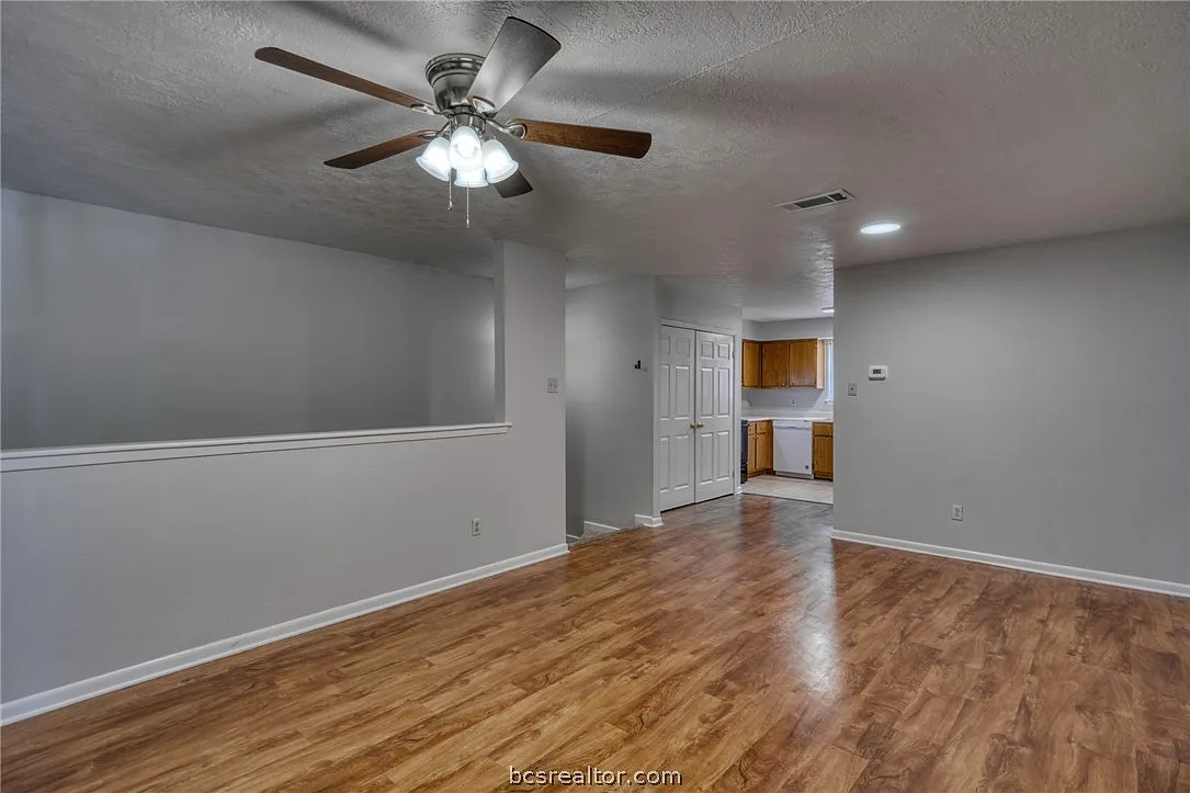 2 bed, 885 sqft, $1,075 — Photo 4