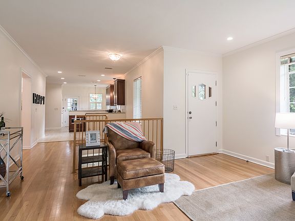5th image of 1506 E Crawford Cir