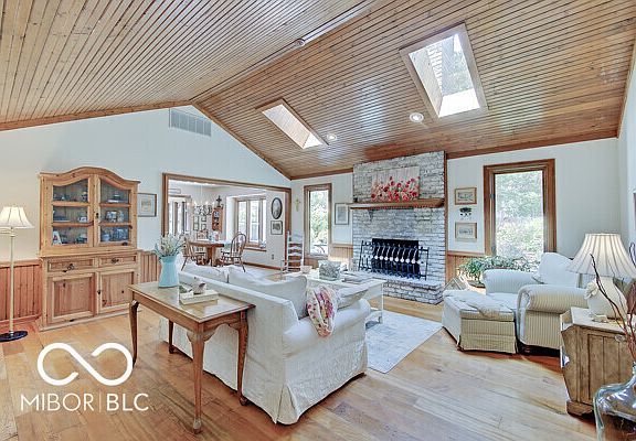 4th image of 260 Lake Dr