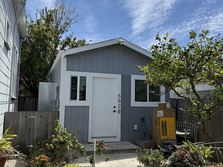 552 Palace Ct #B — Photo 1