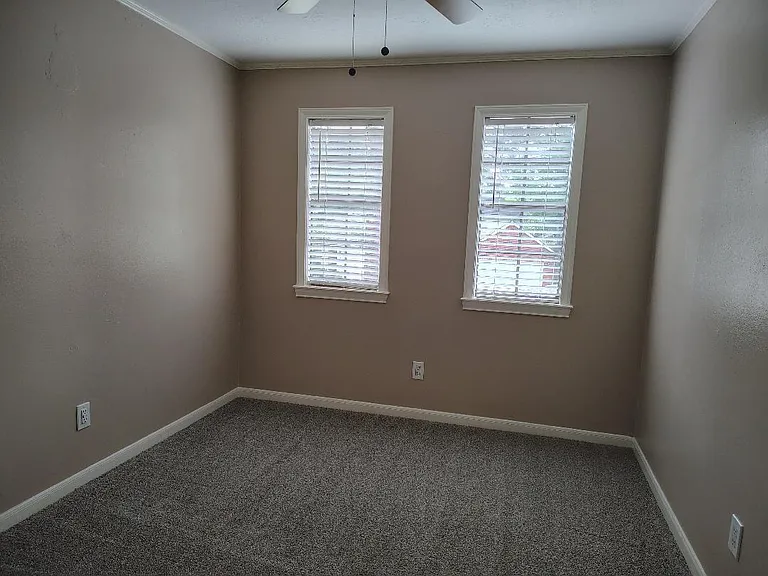 2823 Whitman Dr — Photo 26