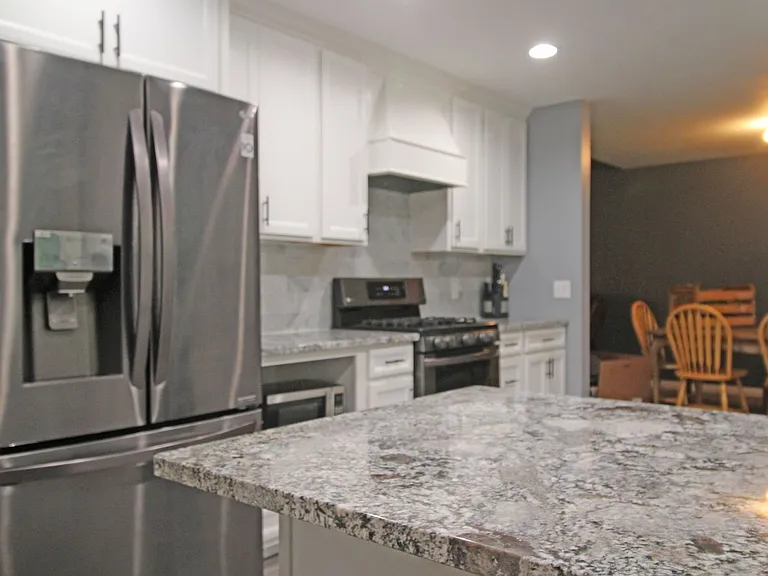 4136 Kings Dr — Photo 3