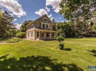 103 N Highland Ave, Madison, SD 57042