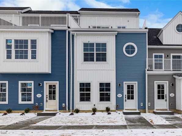 449 Harbor Ln, Lorain, OH 44052