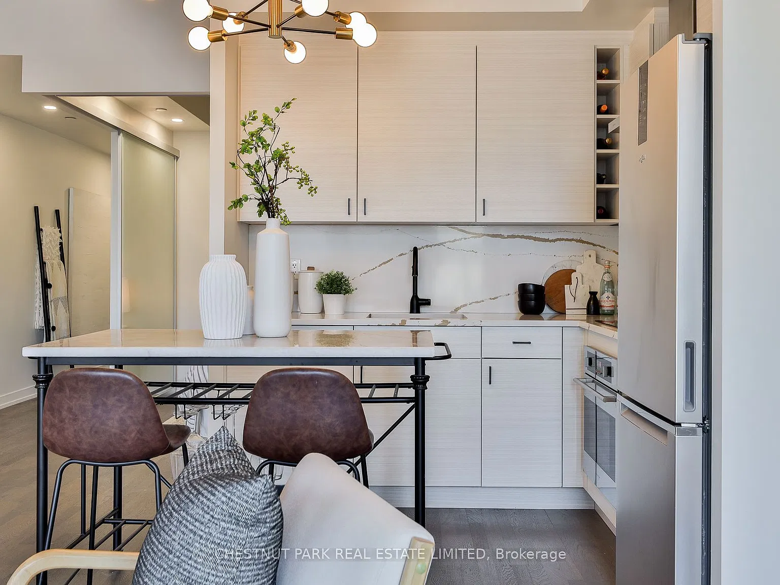 461 Adelaide St W — Photo 4