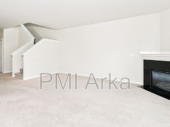 3rd image of 633 Ilwaco Pl NE