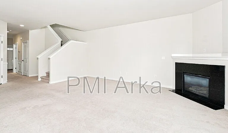 633 Ilwaco Pl NE — Photo 3