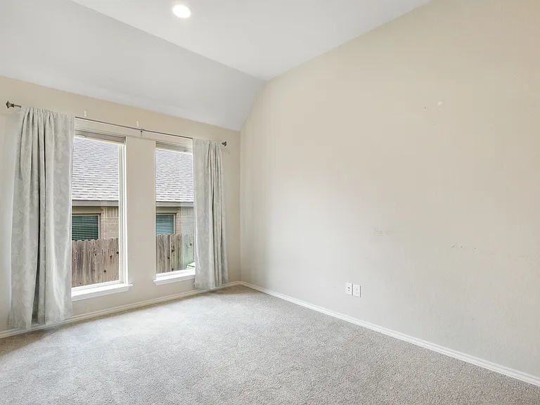 2434 Valencia Crst — Photo 10