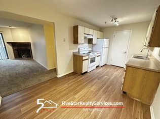 1320 Saint Andrews Ct, Saint Charles, IL 60174