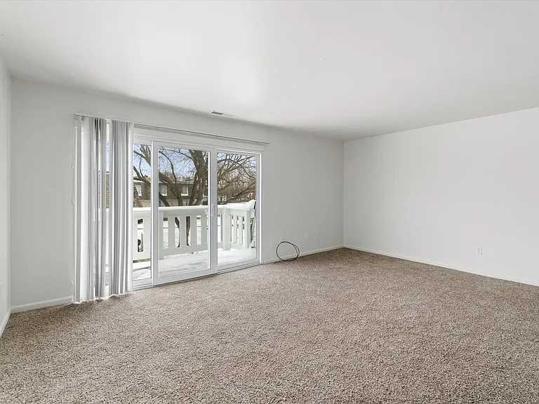 Country Club Park Apartments (320 S. Drake LLC) — Photo 30