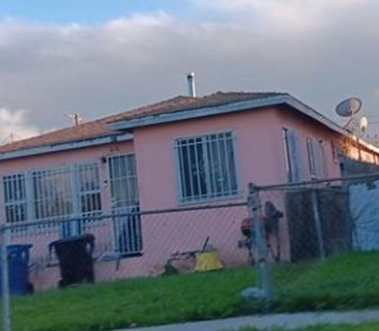 2nd image of 616 E 118th Pl
