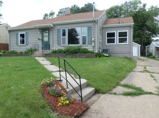 2010 W 6th St, Waterloo, IA 50702