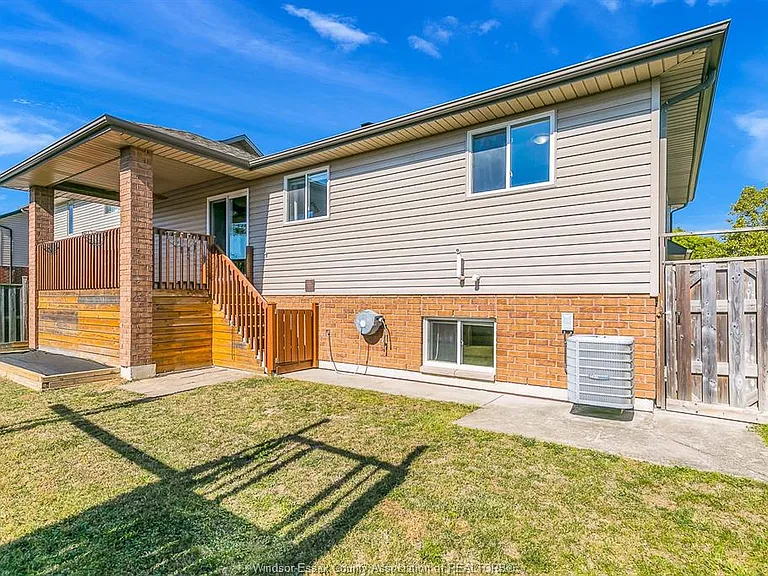 420 Runstedler Dr — Photo 35