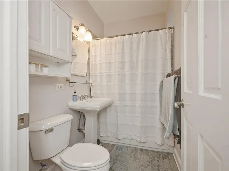1319 W Addison St #3A — Photo 9
