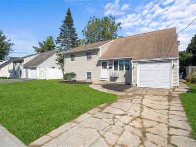 1029 N Niagara Avenue, Lindenhurst, NY, 11757