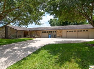 1721 Willow Creek Rd, Seguin, TX 78155
