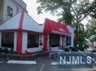 526 Hillcrest Ave, Ridgefield, NJ 07657