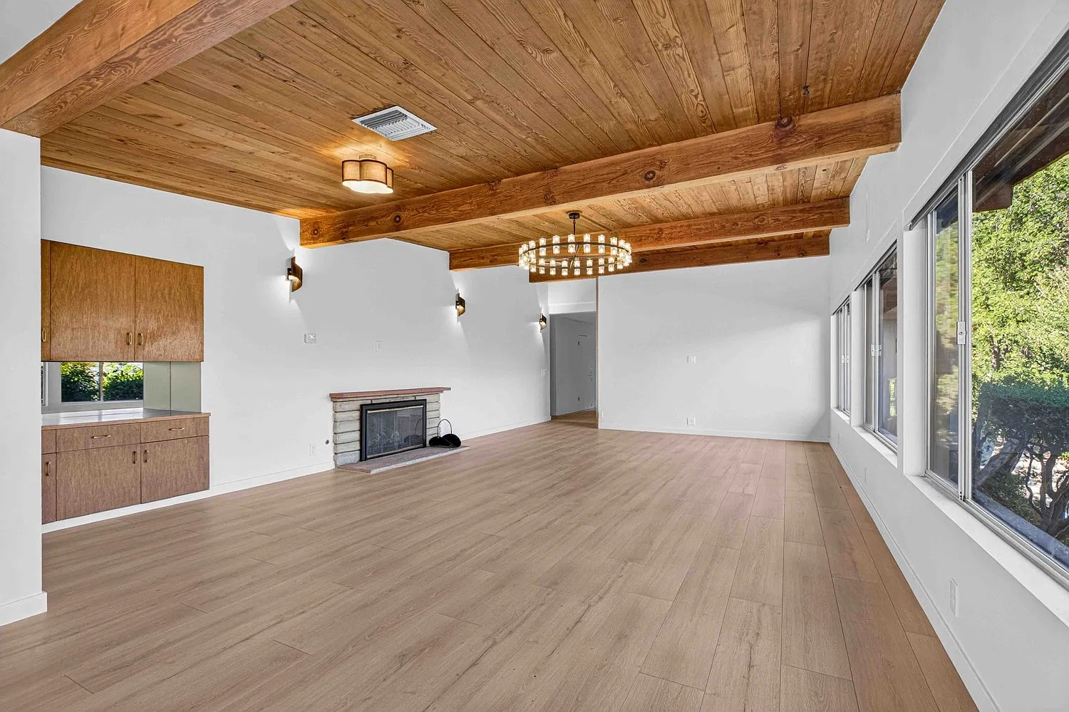 4 bed, 2789 sqft, $8,300 — Photo 4