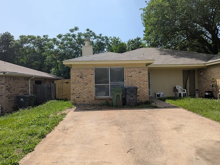 514 Claire Ct — Photo 1