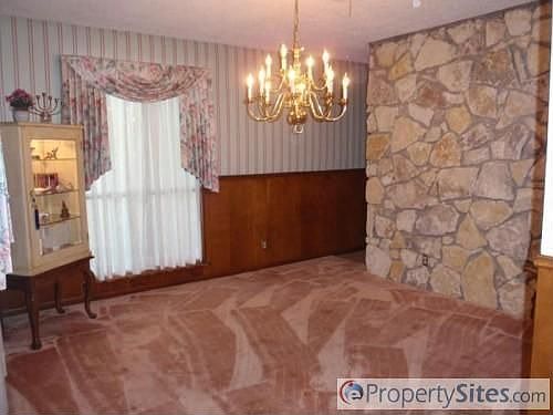 4th image of 4144 Oakcrest Ln