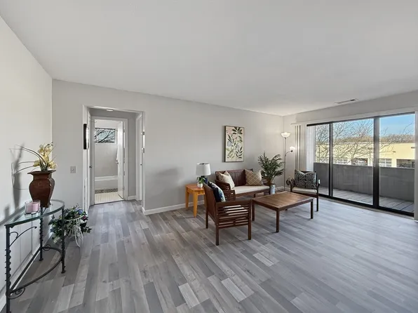 10 Shrewsbury Green Dr Unit J, Shrewsbury, MA 01545