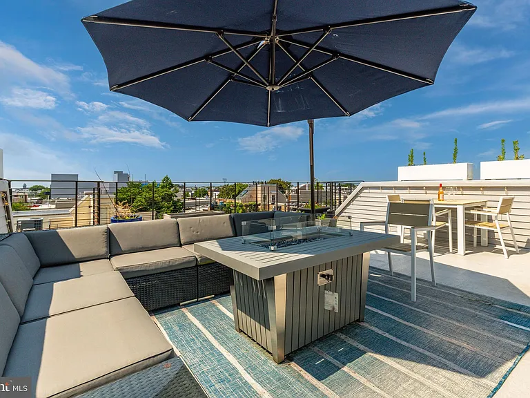 1733 Carpenter St #D — Photo 32
