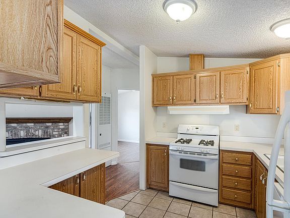 3rd image of 146 Westgate Circle