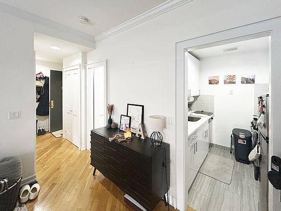 3rd image of 1047 2nd Ave APT 2D